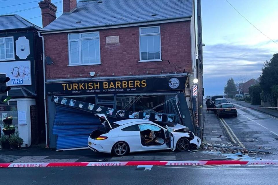 https://road.cc/wp-content/uploads/roadcc/turkish barbers kash khan.jpg.article-962.jpg